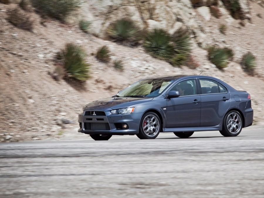  Mitsubishi Lancer Evolution MR Touring 2010 года  (фото 15 из 20)